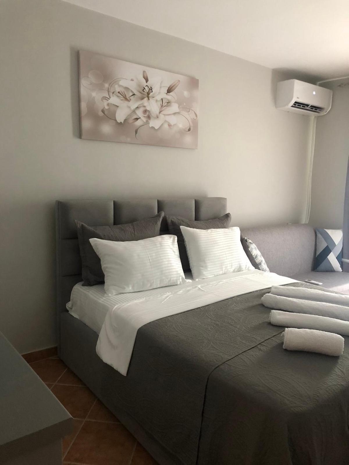 Apartament Raci *
